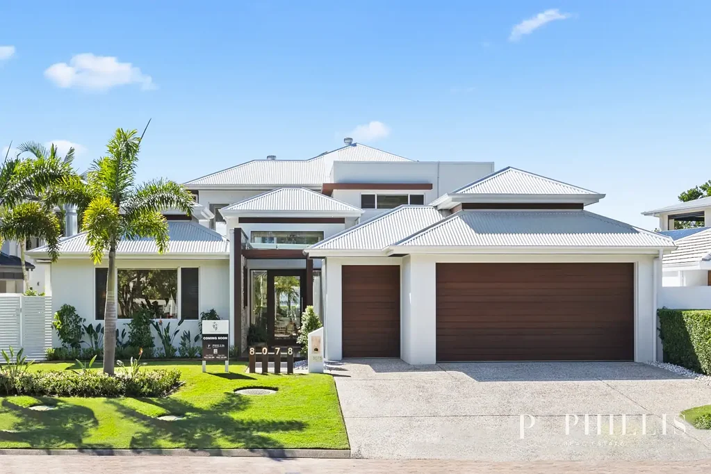 Hope Island 4 Bedroom A North Facing modern waterfront home, inspired by the Noosa designs of Paul Clout