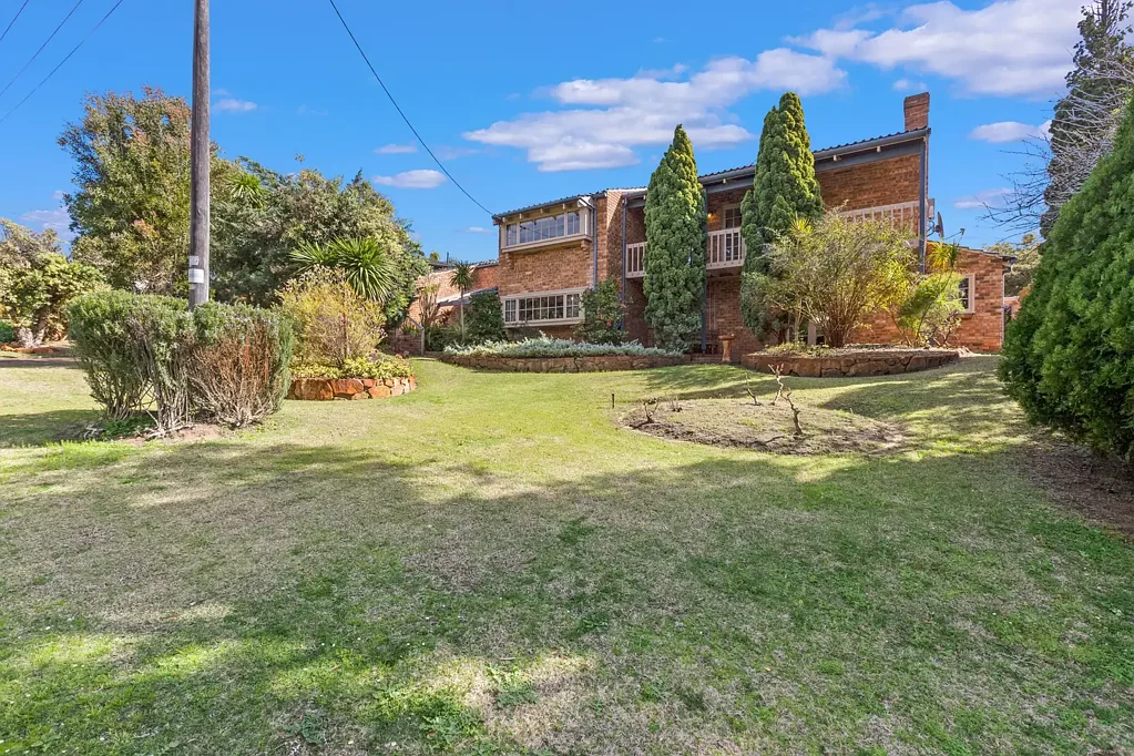 Karrinyup 4 Bedroom RARE KARRINYUP GEM, RIGHT ON THE GOLF COURSE, SO MUCH POTENTIAL