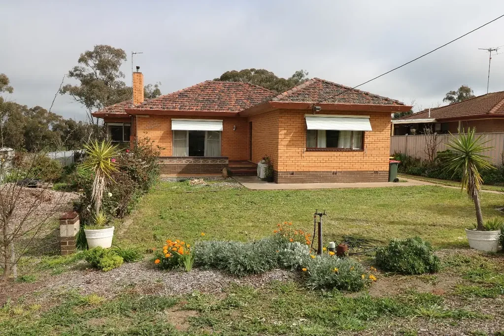 Charlton  SOLID FAMILY BRICK HOME ON GOOD SIZE BLOCK