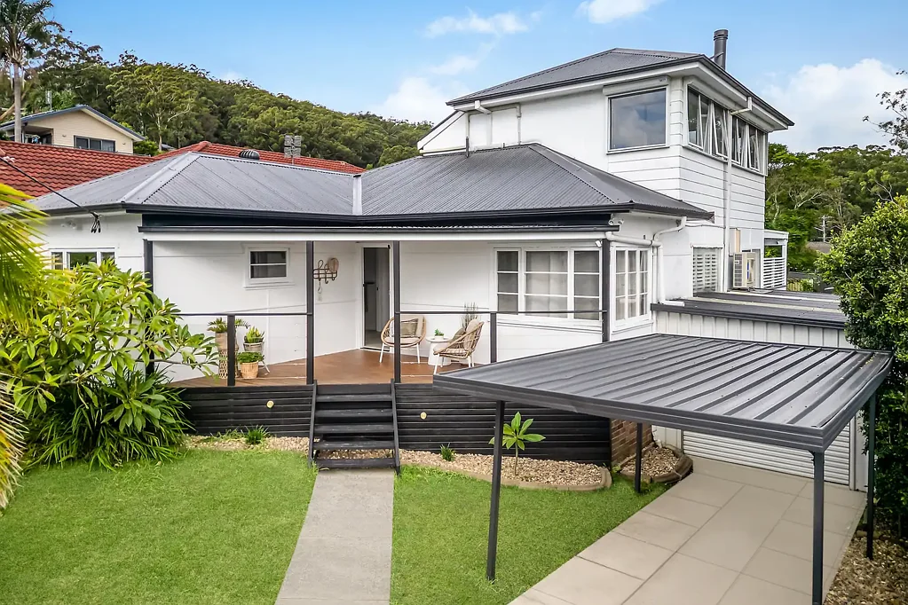 4 Edgewater Avenue, Green Point, NSW 2251