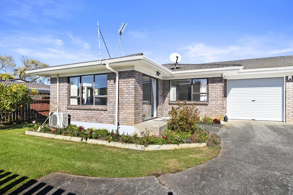 Pukekohe 2कमरा Sun-Soaked End Unit, Central Pukekohe!