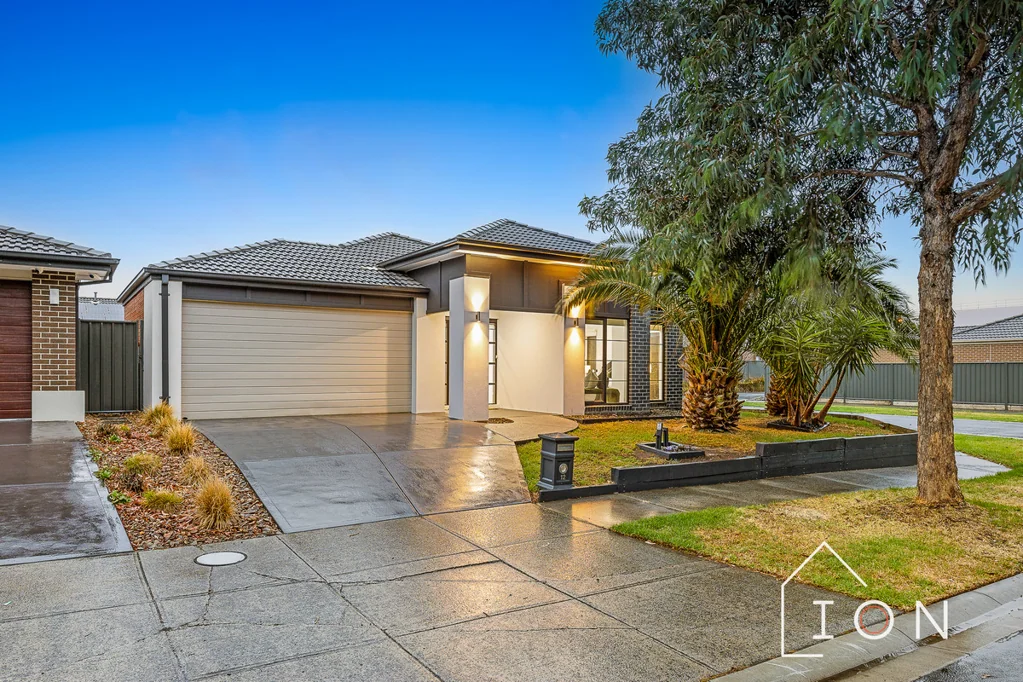 12 Gladiolus Circuit, Cranbourne North, VIC 3977