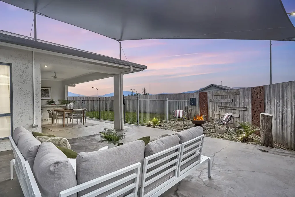 Gordonvale 4Habitaciones Near-New Family Living with Side Access and Stunning Pyramid Views