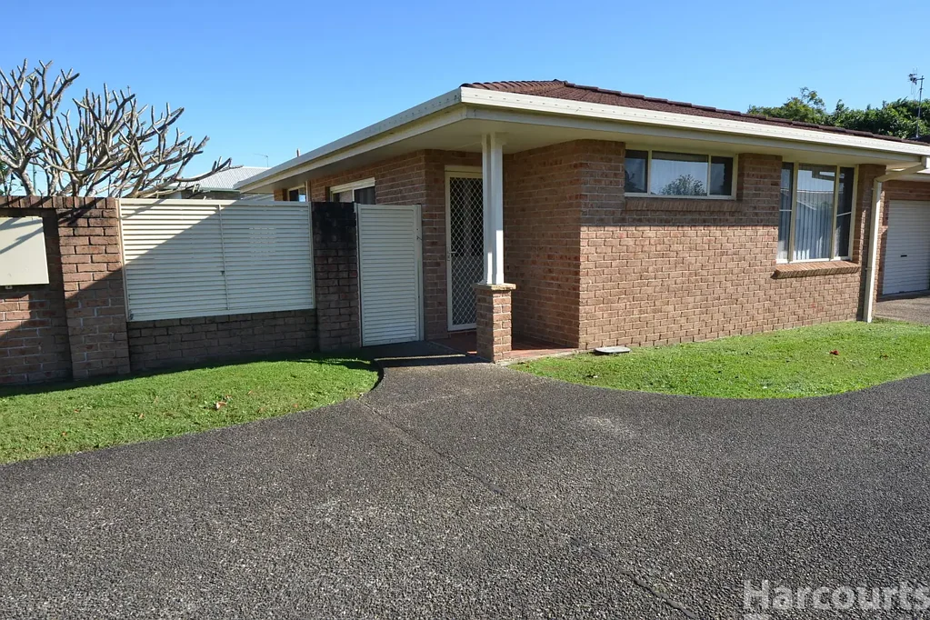 Neat & Convenient 2 Bedroom Villa Close to Town