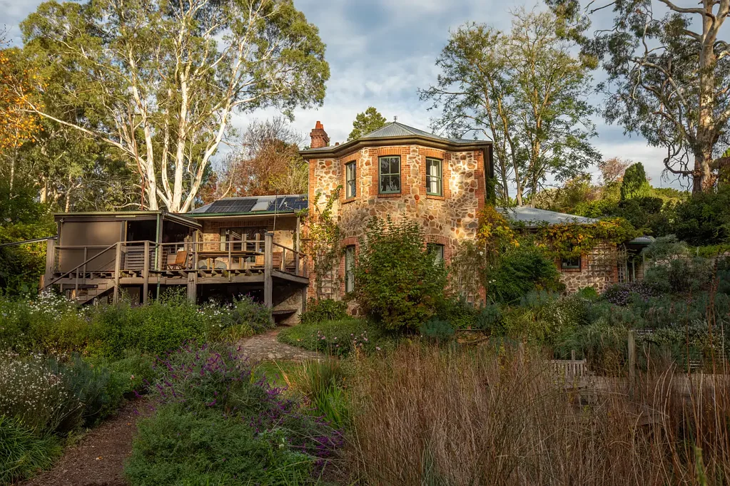Stirling 4Kwarto 'Nara Cottage'; A Rare Stirling Story Written Across Eight Magical Acres.