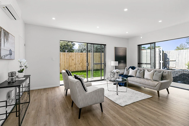 20F Fairdene Avenue, Henderson, Waitakere City