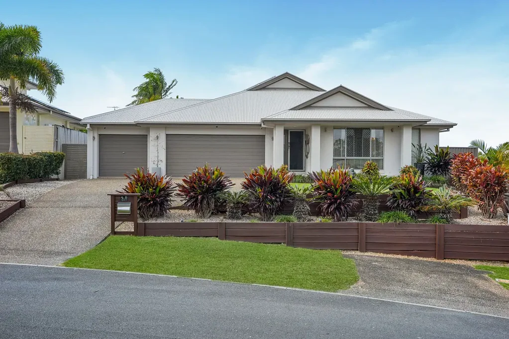 Ormeau 4બેડરૂમ Spacious Family Living with Pool, Triple Garage & Room for Everyone