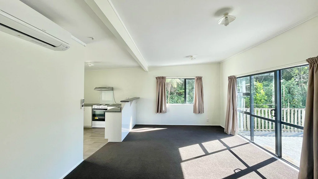 Sun-Drenched Unit with Large Deck – Water Incl...