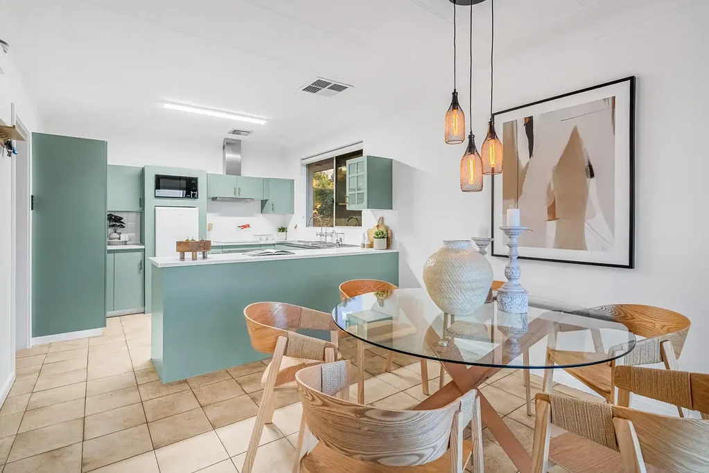 Balcatta 4ห้องนอน Elevated Family Living with Space, Views & Huge Backyard