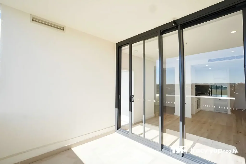 "Poly Horizon" North facing near NEW 1 Bedroom + Study Luxurious Apartment