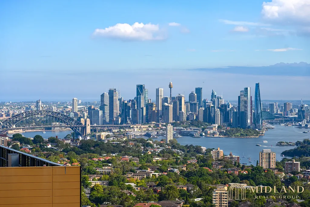Bespoke unblocked Level 52 Residence with Iconic Harbour Bridge Views in 'Landmark'