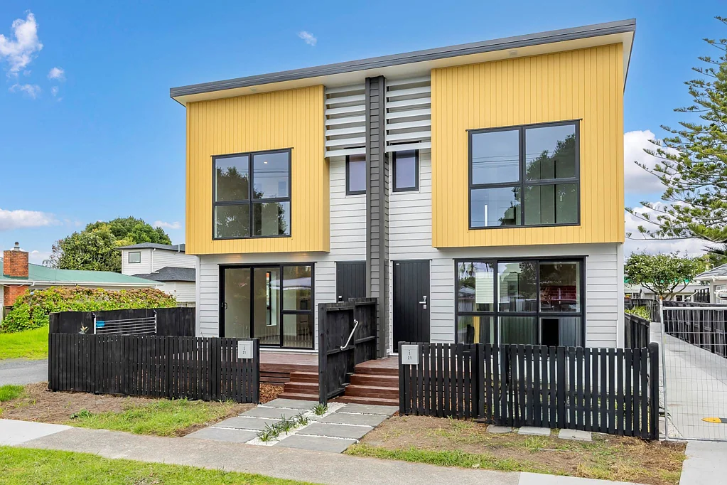 Te Atatu Peninsula 3 Bedroom 3 Bedroom Duplex, Prime Location!