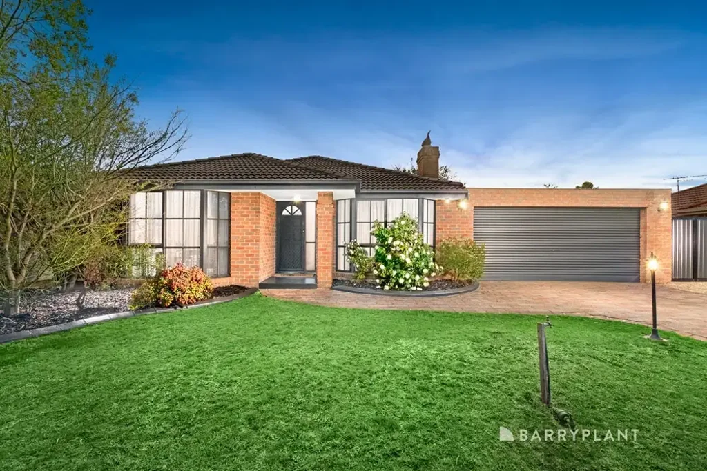 Mill Park 4 Bedroom Fabulous Family Entertainer - Walk to Westfield and Train