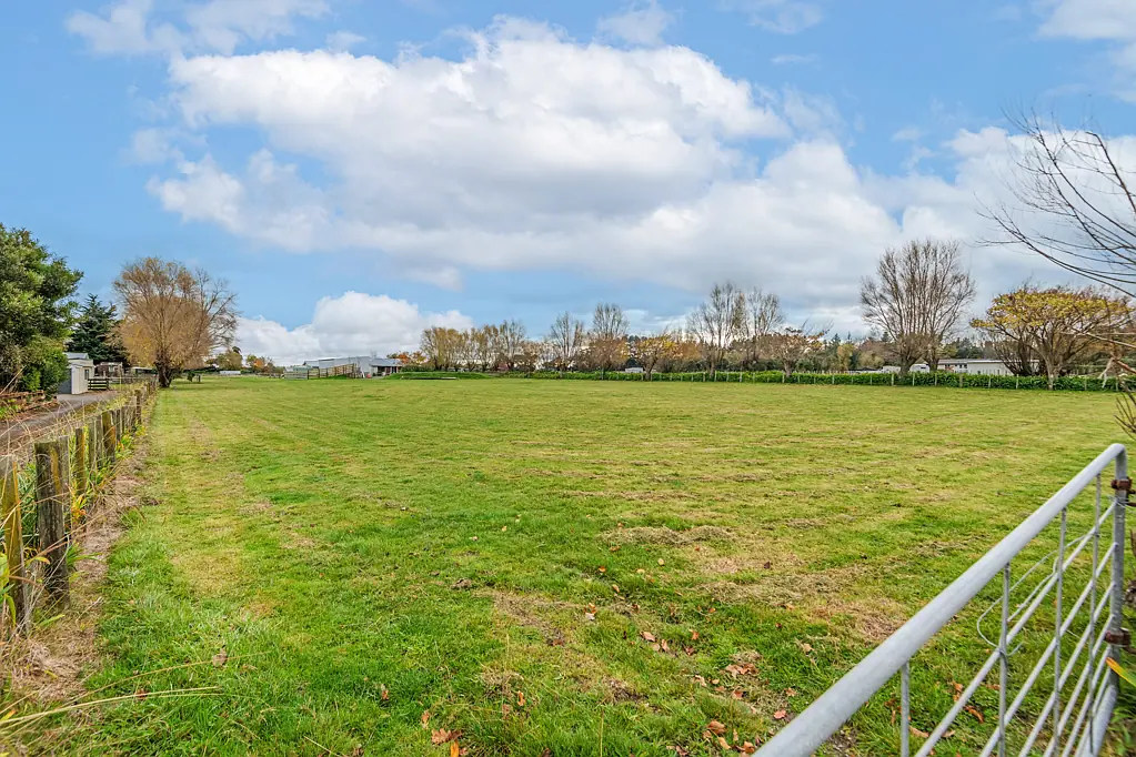 Sanson Title Issued - Centrally located lifestyle section