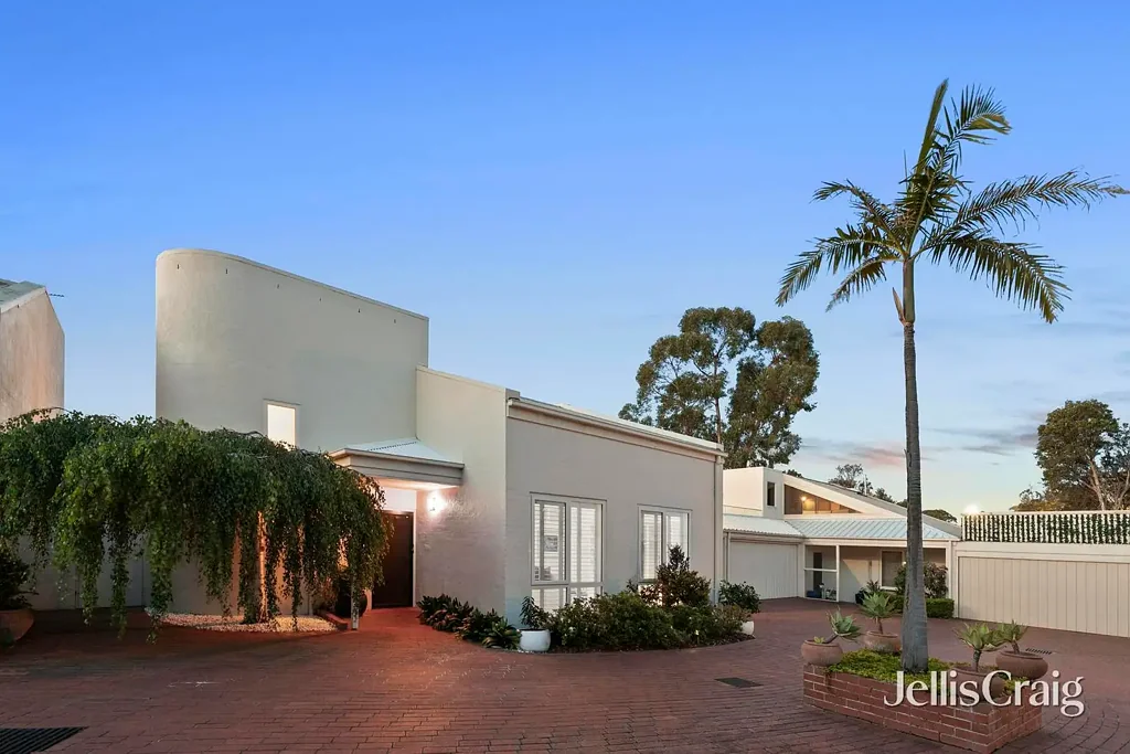 Brighton 3ਬੈੱਡਰੂਮ Sun Filled Spaciousness Metres from Church Street