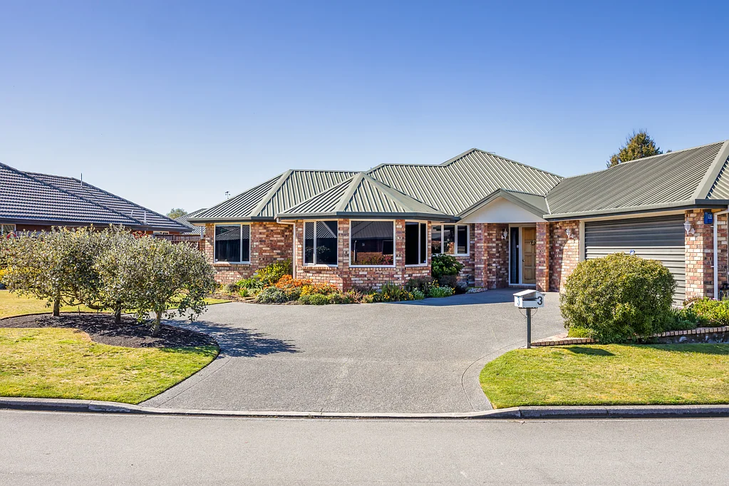 Kaiapoi 4房  Outstanding garaging and a great house!
