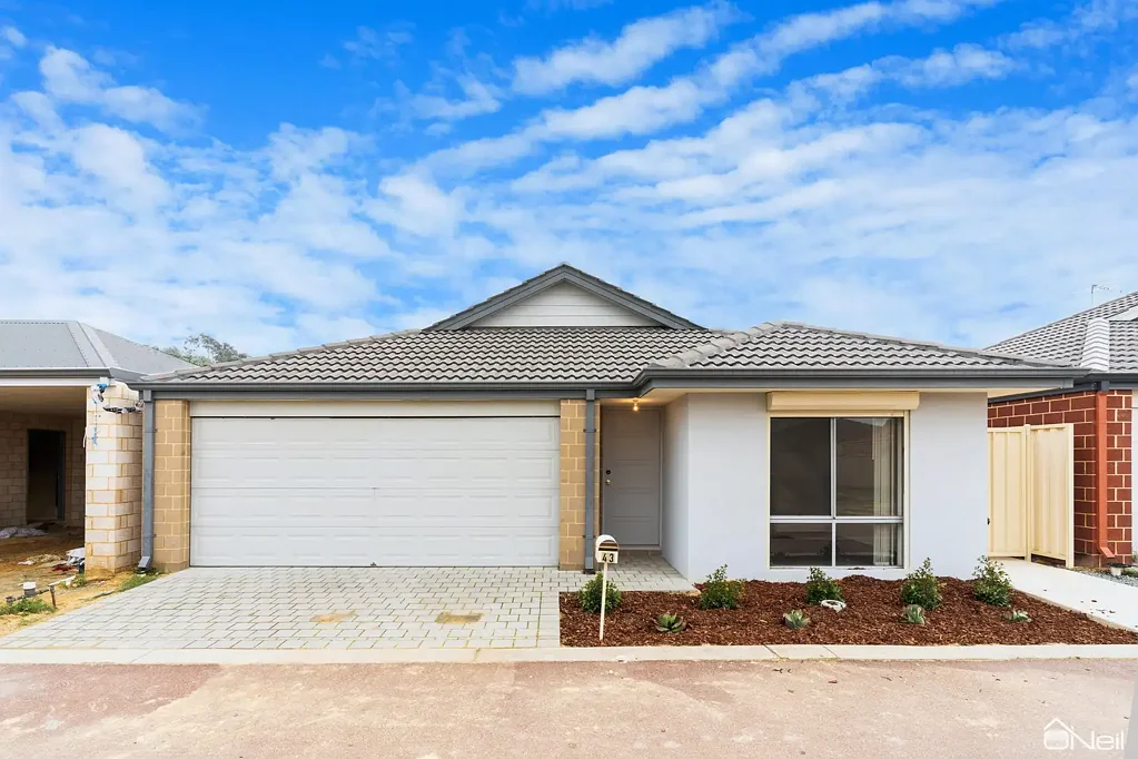 Seville Grove 3 Slaapkamer LOW-MAINTENANCE LIVING WITH A SECURE INVESTMENT