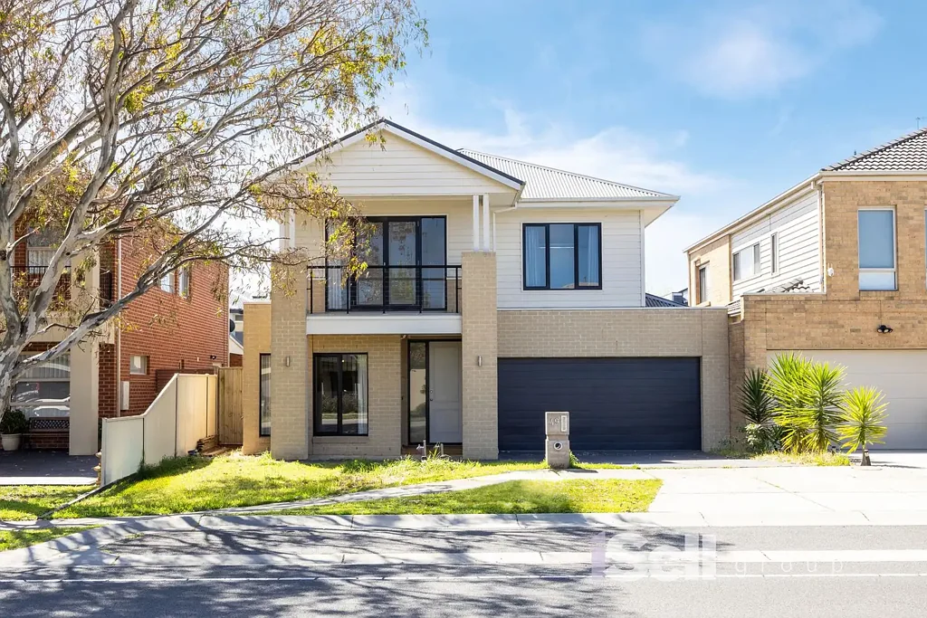STYLISH FAMILY RESIDENCE IN A HIGHLY SOUGHT-AFTER LOCALE
