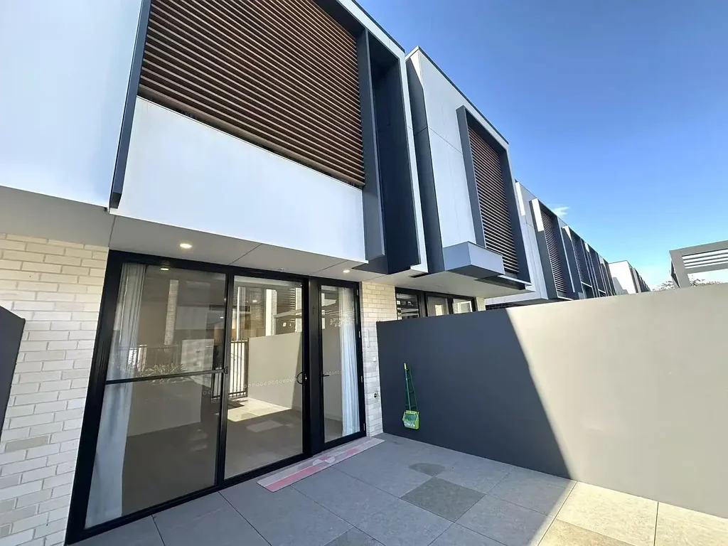 2 Master Bedrooms | 2 Car Park Spaces | Contact Agent for the inspection or video tour