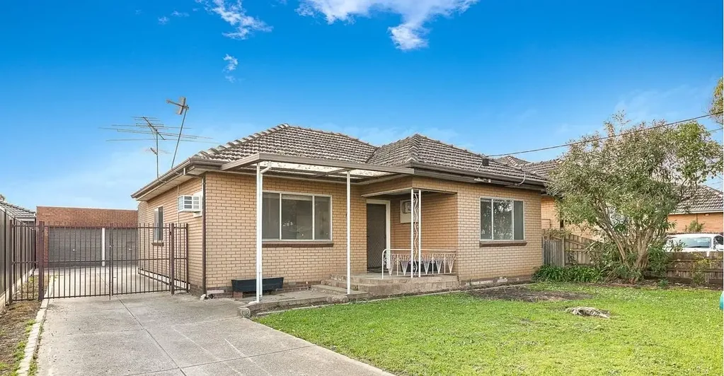 Fawkner 3房 现成联排别墅项目 3套住宅许可 720m²占地 充足采光 大卧室 双车库 开放式布局 开发商良机 Calling all Developers and Builders - Prime Development Opportunity -   3 Townhouse Project