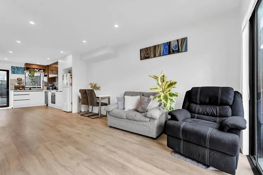 Private and Quiet on Pakuranga Road, prime loc...