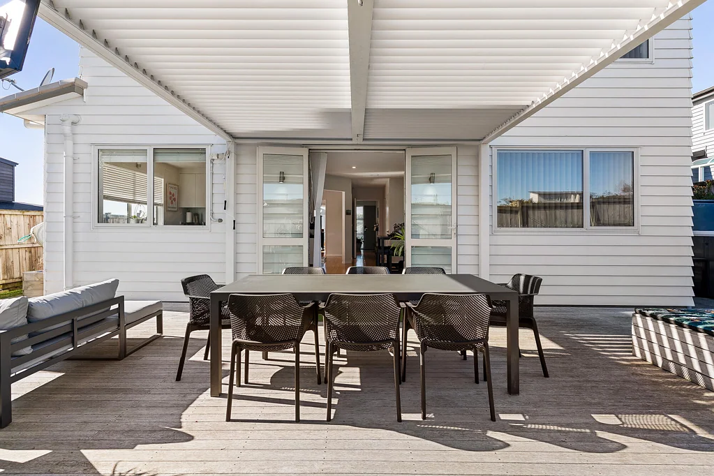 Beachlands 5房  Space, Style & Sea Views
