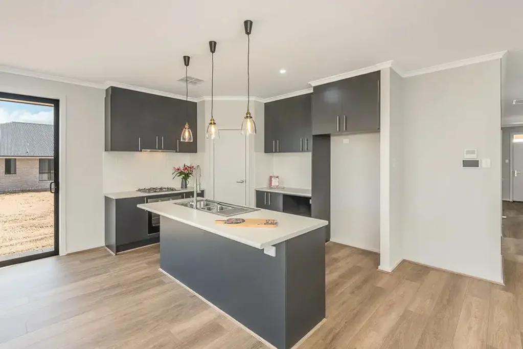 Murray Bridge 5 Slaapkamer Big, Beautiful and Brand New