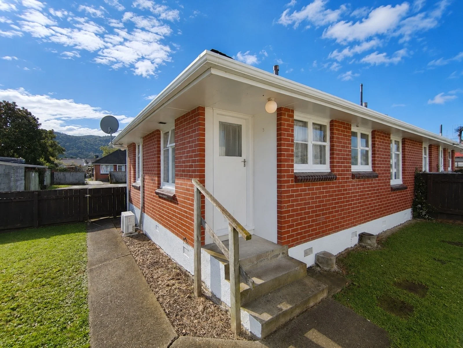 Ebdentown 2 Slaapkamer Classic 1960s: Affordable First Home Value