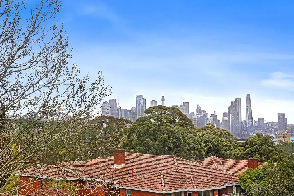 Spacious Three Bedroom Apartment in the Heart of Crows Nest