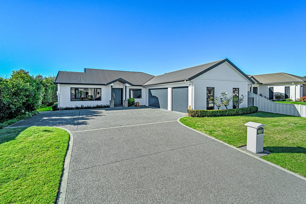 Havelock North 4房  Exquisite living + 3 car garaging!