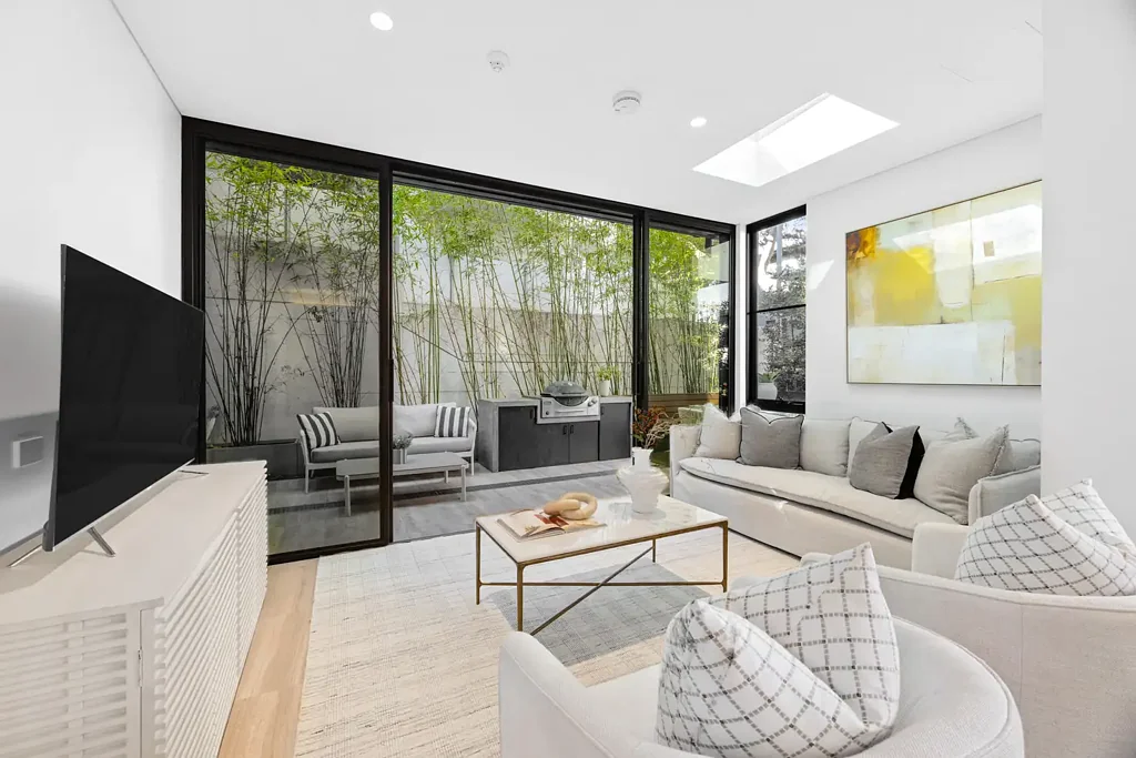 Bellevue Hill 3 Bedroom Courtyard Apartment With Parking, Just Minutes To Bondi Beach
