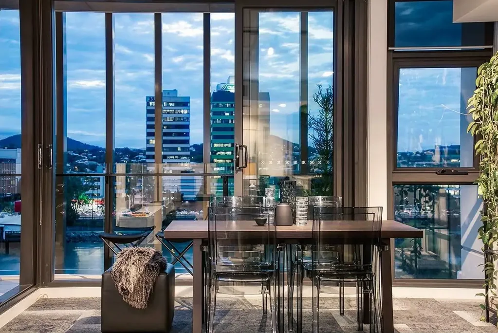 Riverfront jewel in West End with Rooftop Pool & Balcony