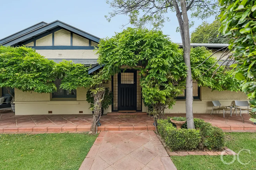 Millswood 3ਬੈੱਡਰੂਮ Open the Door to Wisteria Corner, a Century of Character, Little Upkeep and Room for Company