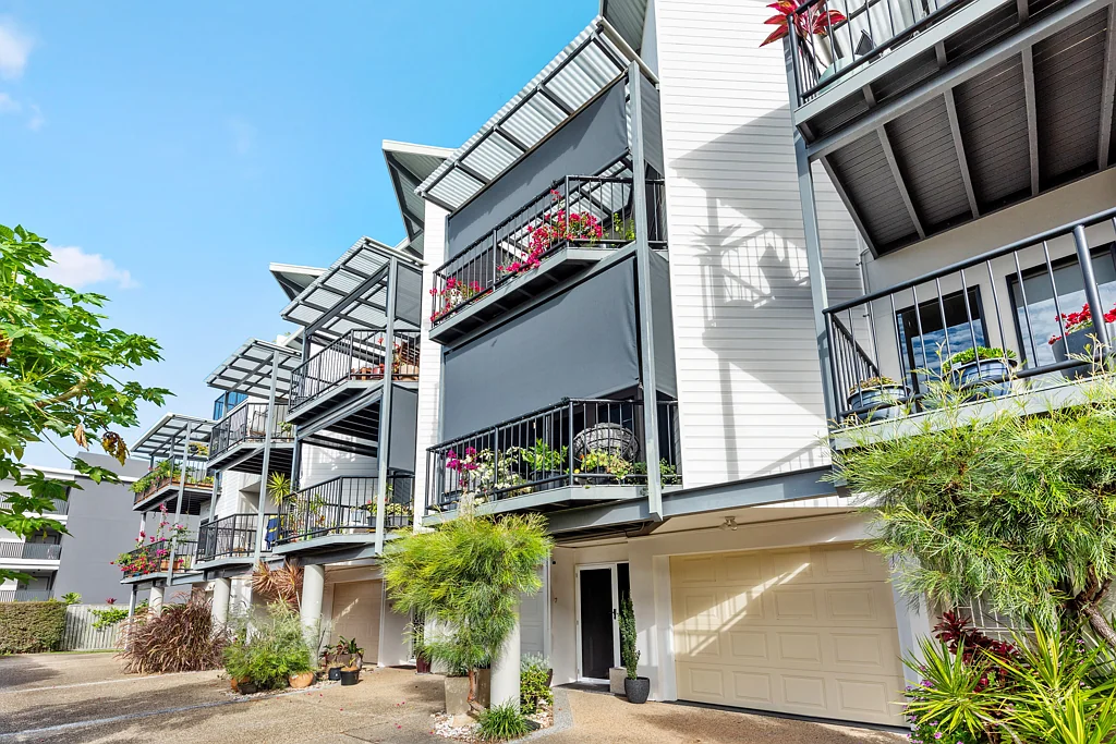 Scarborough 3ห้องนอน Stylish Townhouse in Prime Location – A Perfect Blend of Comfort and Convenience