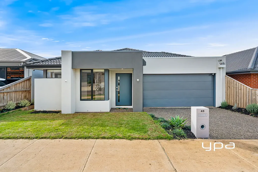 Stunning Family Home with Modern Finishes in Redstone Estate