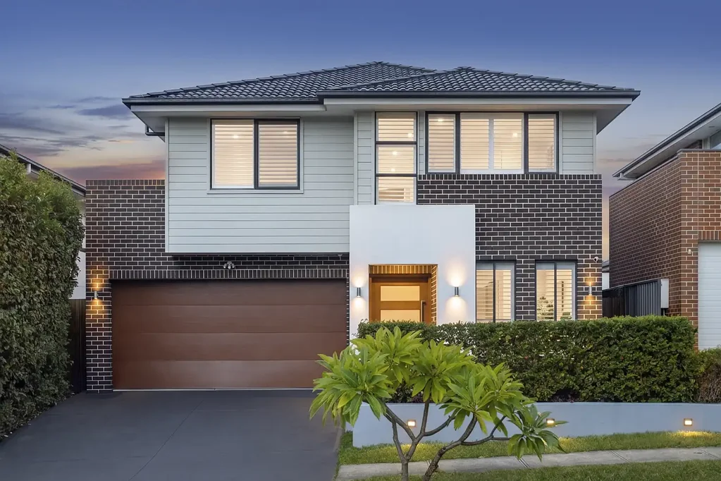 Schofields 4ห้องนอน Immaculately Designed, Bespoke Family Home Within 6 minute Walking Distance to Schofields Public School!
