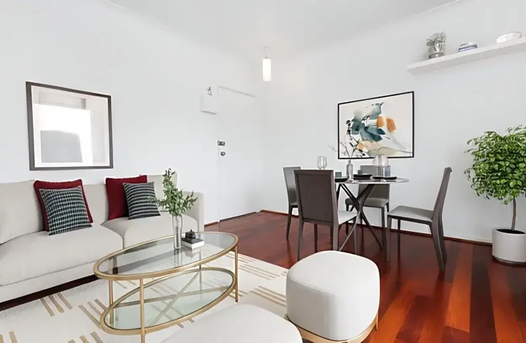 Light Filled One Bedroom In An Outstanding Location