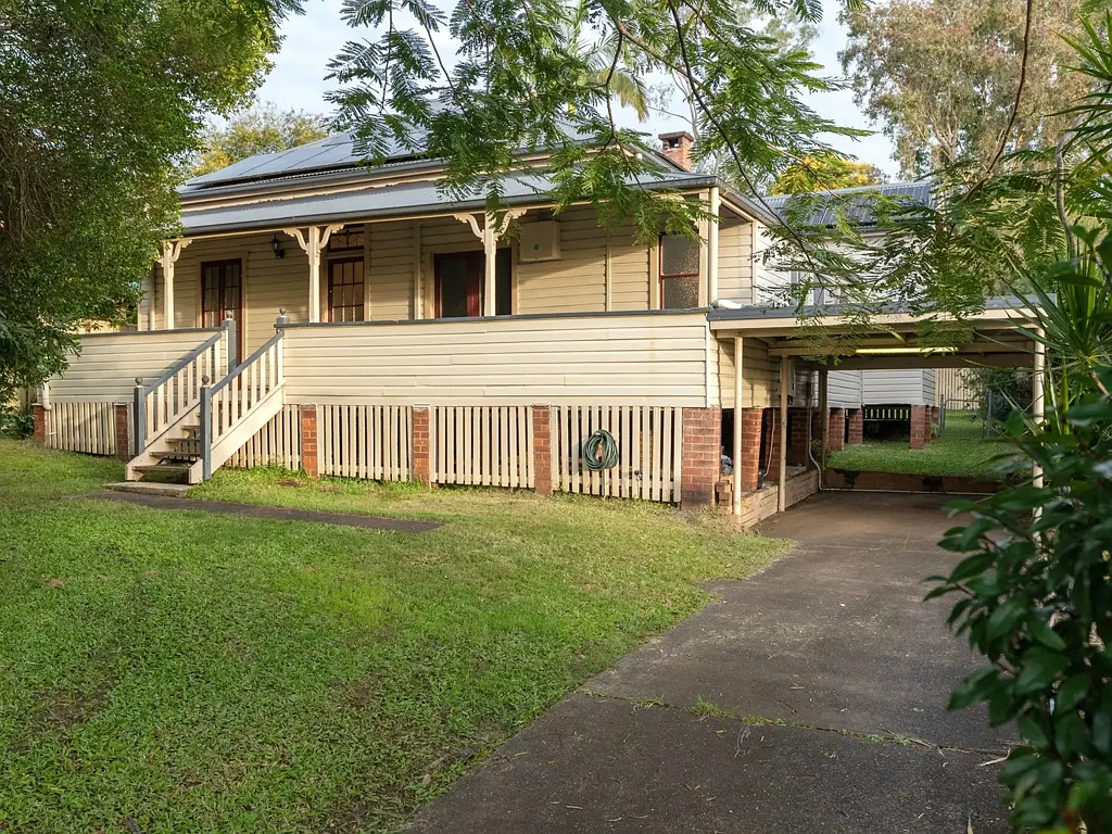 1920s family home in central location