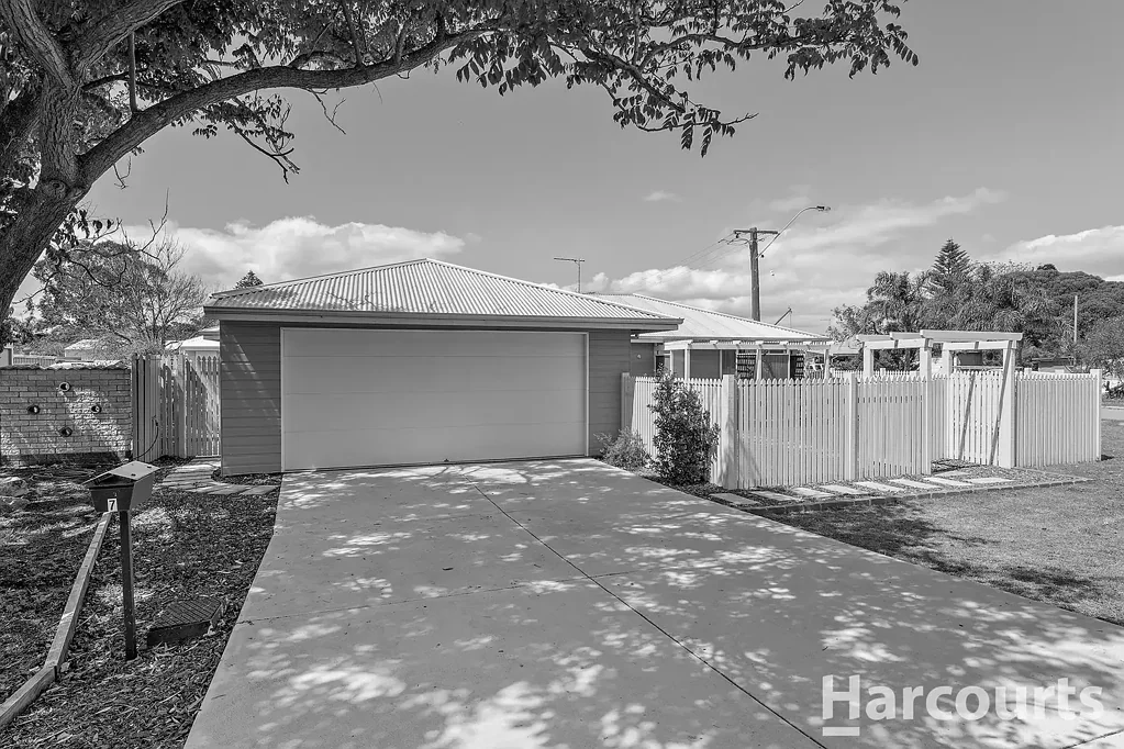 7 Dadger Street, Dudley Park, WA 6210