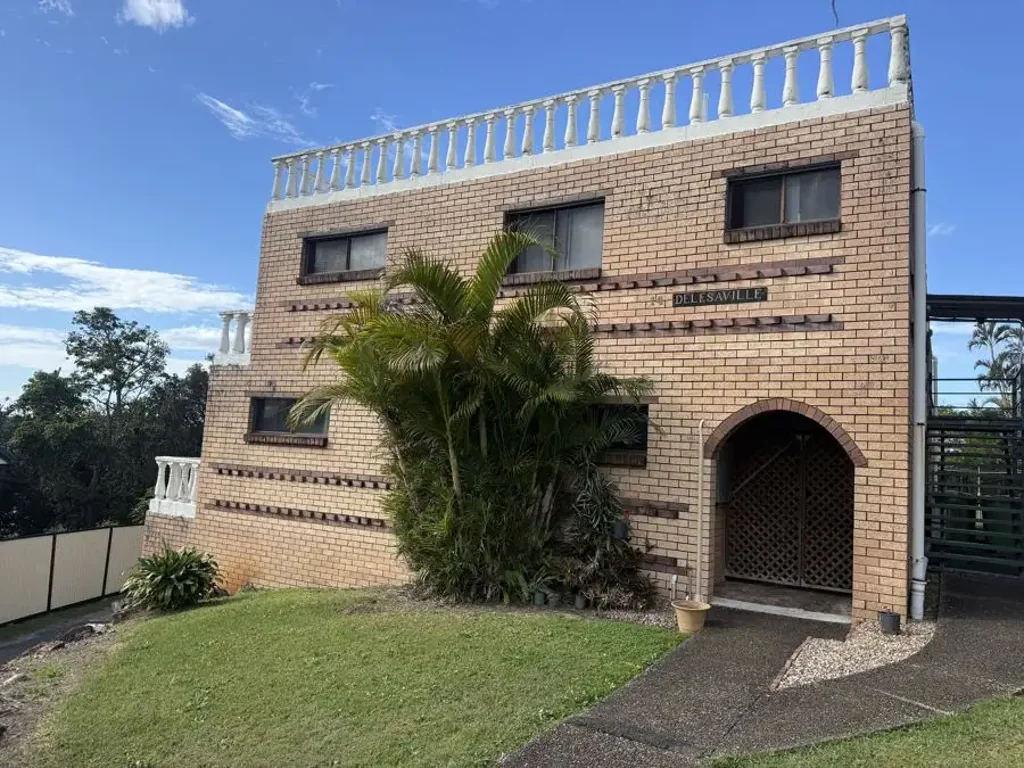 Comfortable & Convenient Living in a Quiet Elanora Cul-De-Sac
