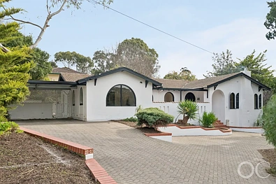 Flagstaff Hill 4 Slaapkamer Open the Door to a Transportive Spanish-Inspired Original With Sturt Gorge by Its Side