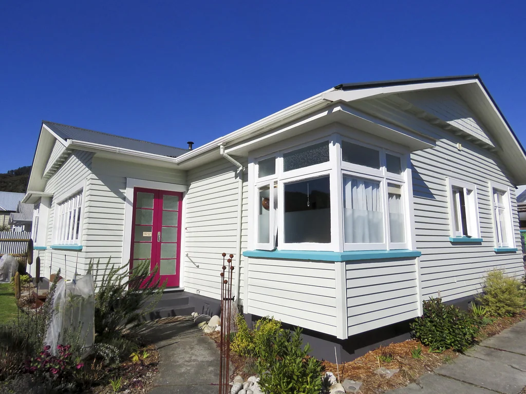 Reefton 4બેડરૂમ Character charm and plenty of space