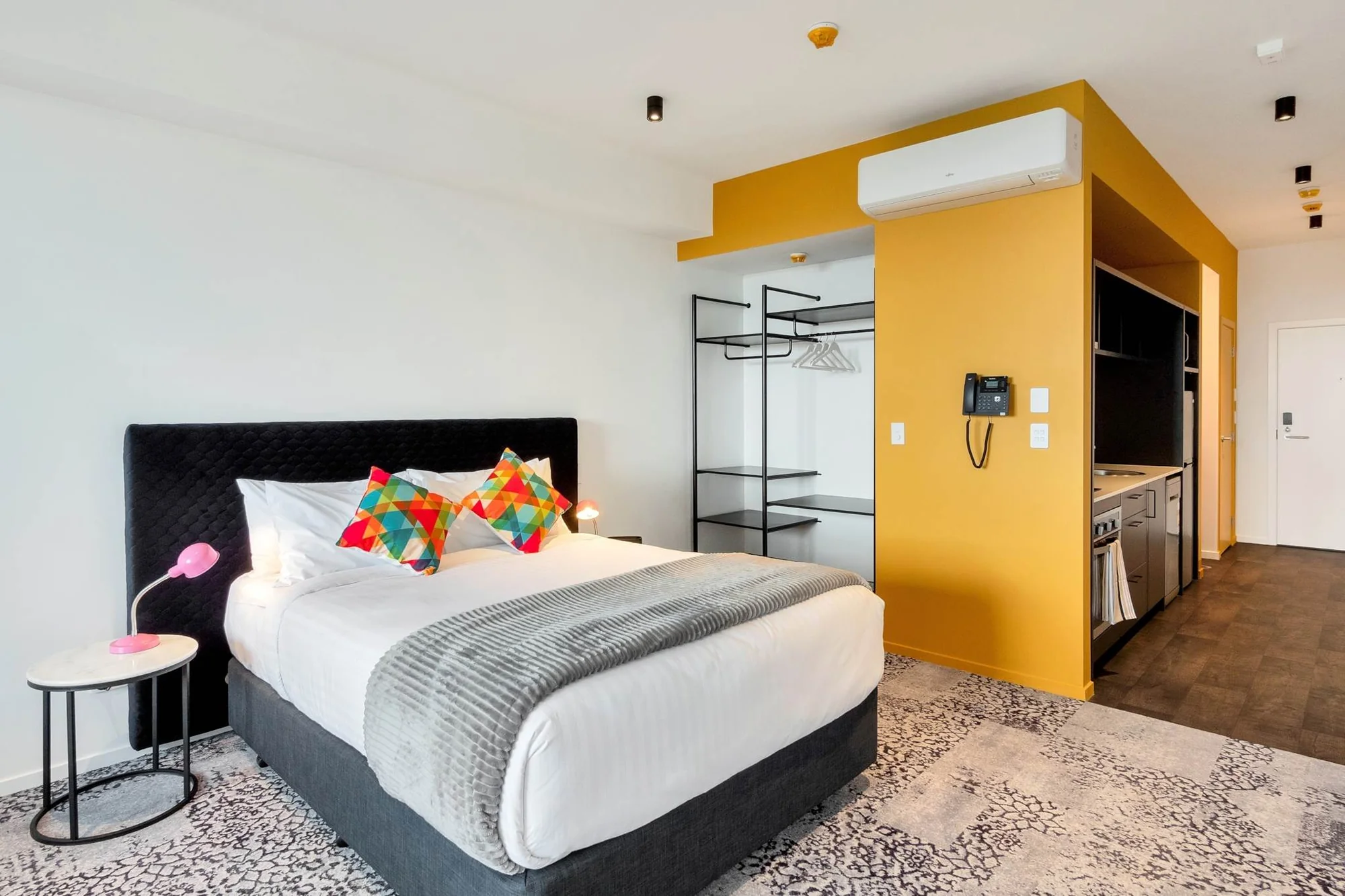 Stylish Studio Apartment in Avondale – Modern ...