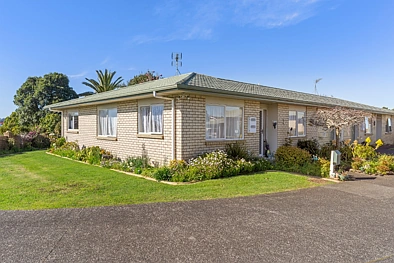 Peaceful Retirement Village Living  55+ Only
