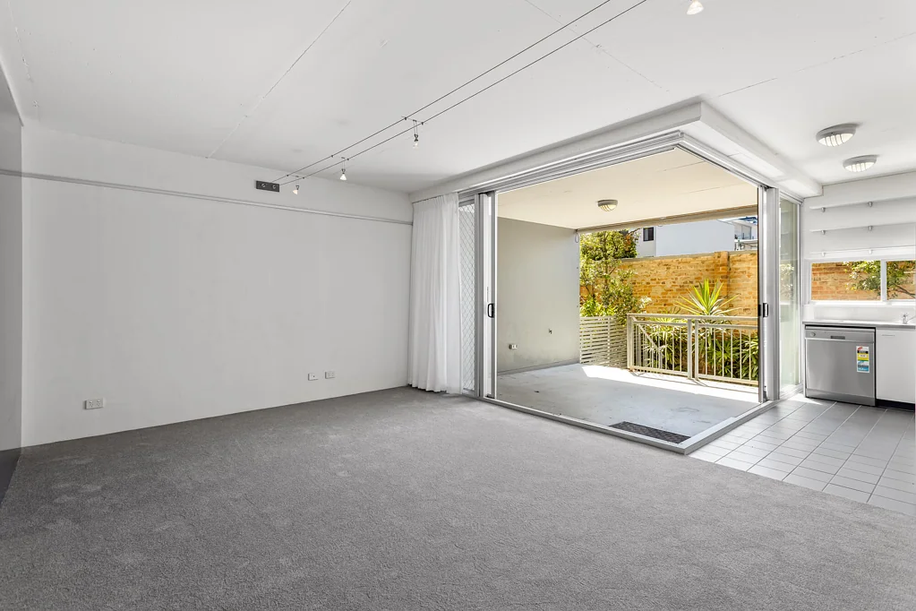 Stylish Inner-City Living Between James Street & Brunswick Street Precincts!