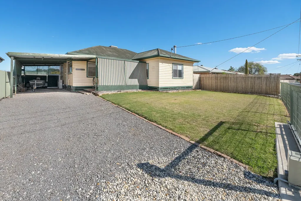 Swan Hill 2 Bedroom Charming, Freshly Renovated Weatherboard Home - Move-In Ready!