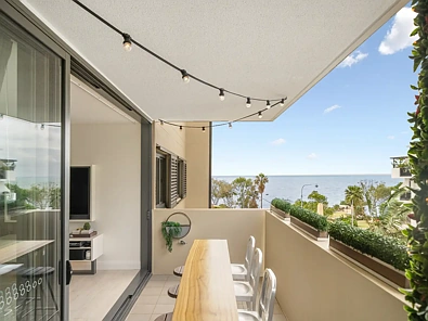 Redcliffe 2 Slaapkamer Glamorous and Unique Mon Komo Apartment with Ocean Views
