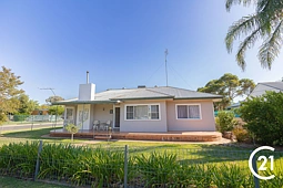 1 Thomson Street, Forbes