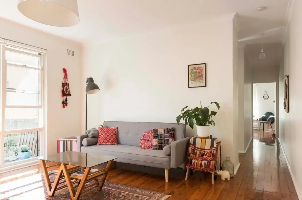 LARGE SUNNY TWO BEDROOM APARTMENT