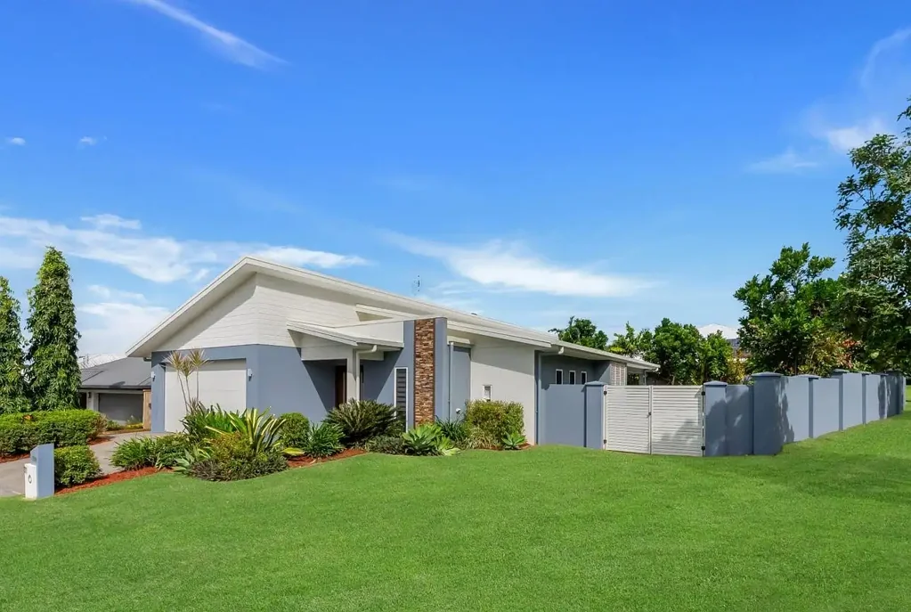 EXECUTIVE FAMILY LIVING WITH POOL, SOLAR AND ENTERTAINER'S PATIO